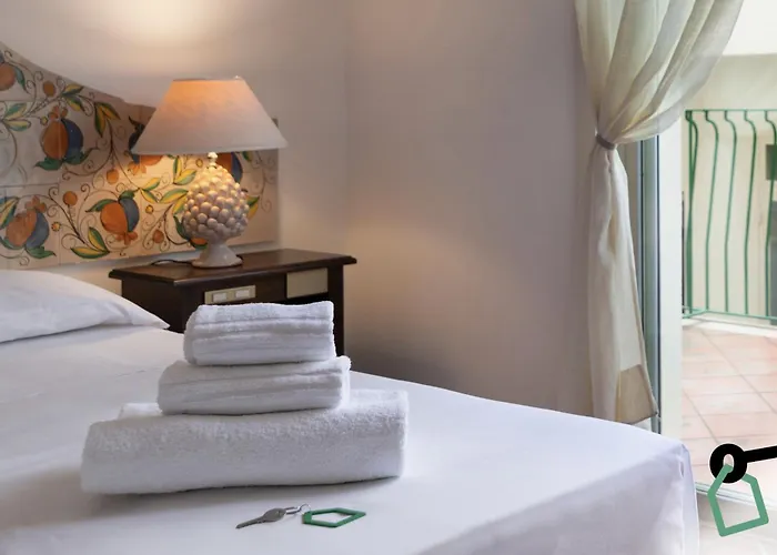 Hotiday Baia 陶尔米纳