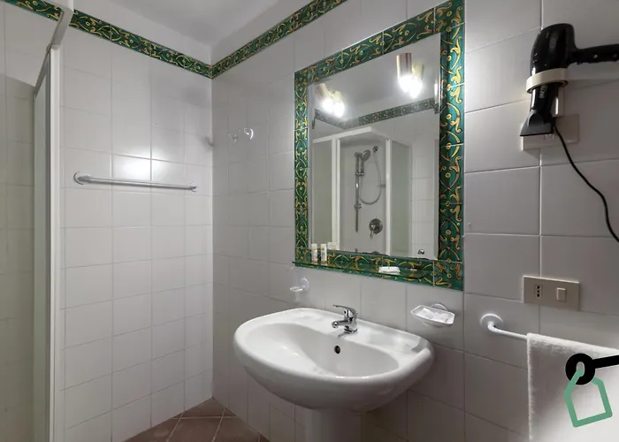 Hotiday Baia 陶尔米纳