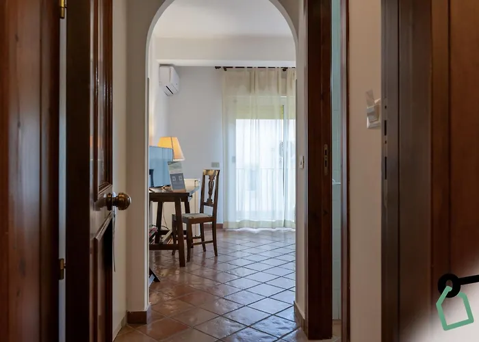 Hotiday Baia 陶尔米纳